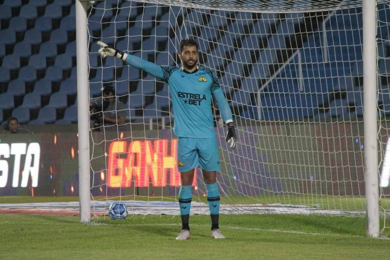 Titular contra a Chapecoense, goleiro Alisson fala sobre mata-mata do Catarinense — foto 2