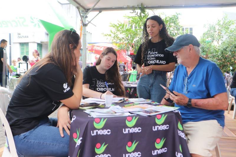Imposto de Renda na Praça mobilizou dezenas de pessoas nesse fim de semana — foto 3