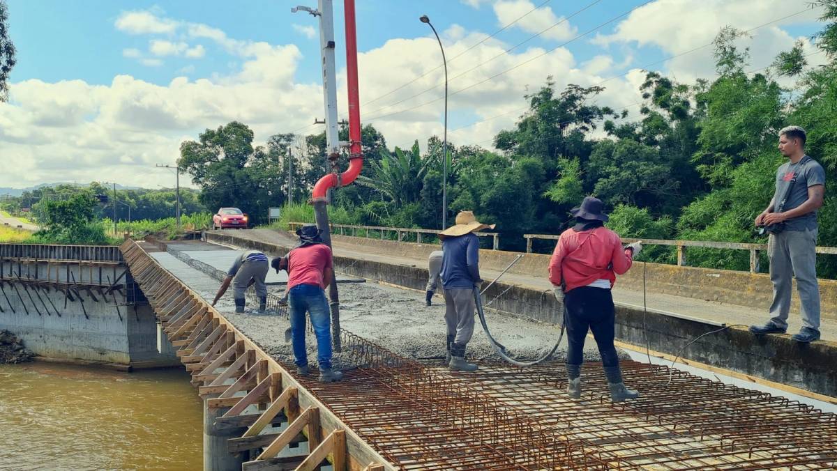 Concretagem marca nova etapa da duplicação da ponte do Rio Jordão Baixo — foto 1