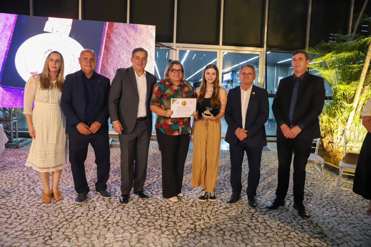 Medalha Thati Teixeira é entregue para mulheres que participaram ativamente da política em Criciúma — foto 8