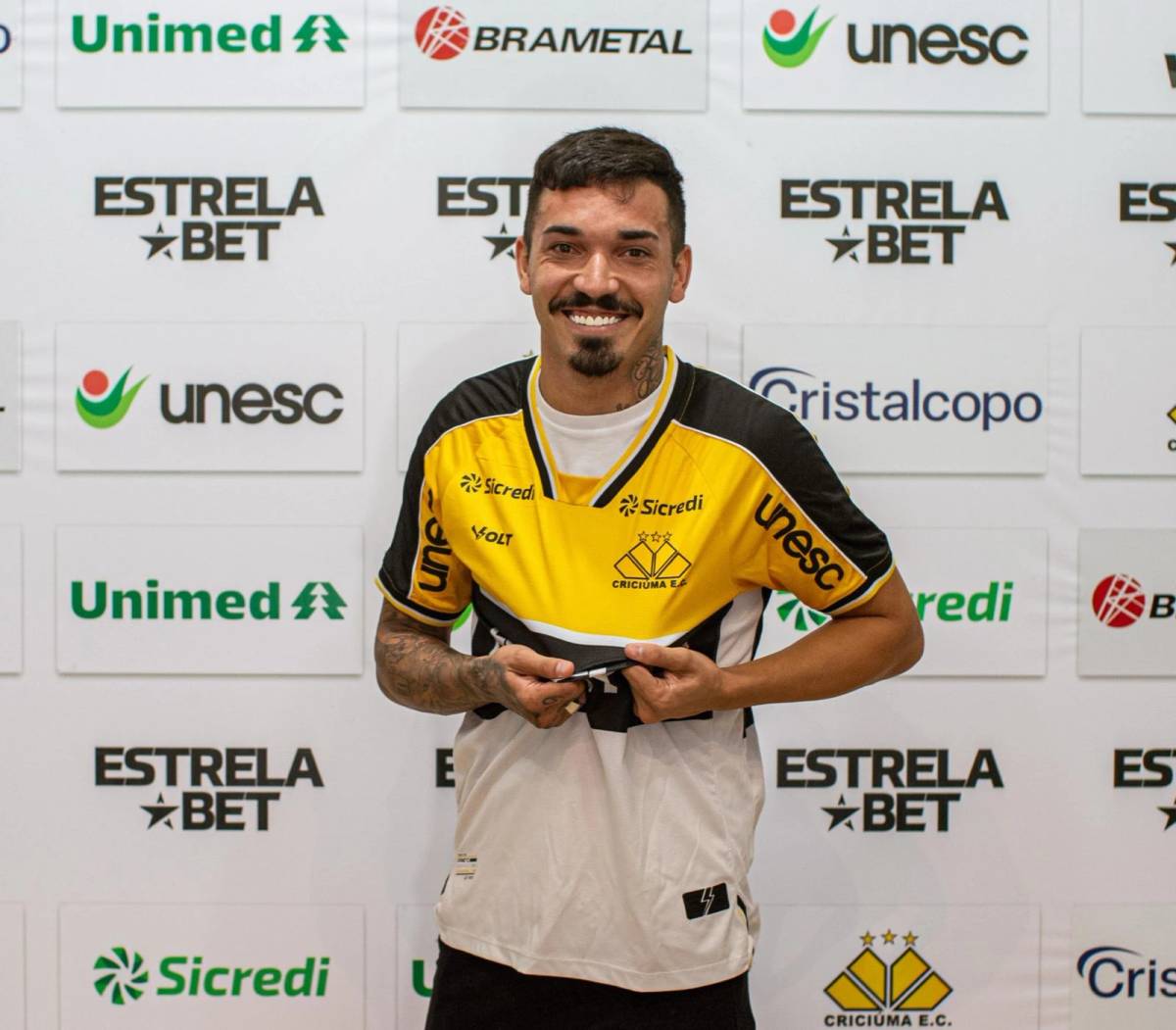 Gui Lobo se emociona em sua apresentação no Tigre e afirma: ‘é uma honra vestir esta camisa'’ — foto 5