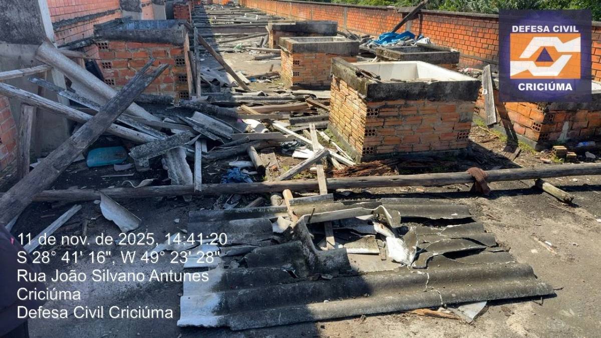 Criciúma: pessoas em situação de rua montam sete 'apartamentos' em construção sem manutenção — foto 2