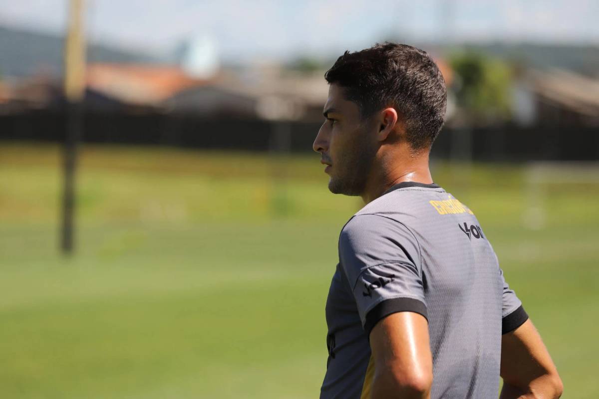 Fotos: Eduardo Baptista comanda treino tático neste sábado — foto 1