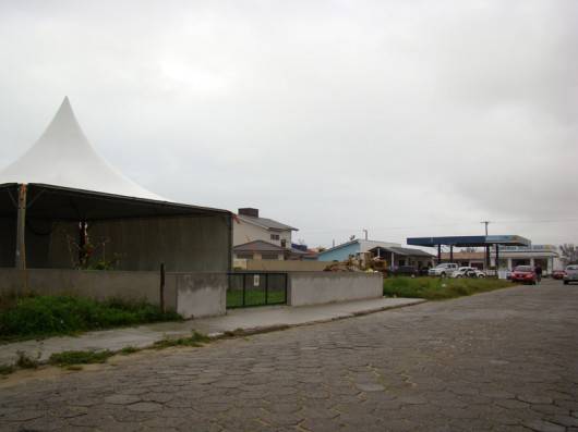 Veranistas “entocados” por conta da chuva e do frio — foto 1