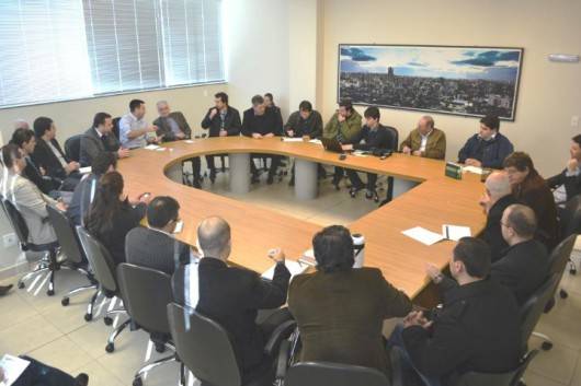 Representantes do vestuário se reuniram para debater soluções da crise — foto 1