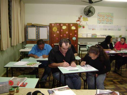 Adultos do bairro Santa Cruz retomam aulas — foto 2