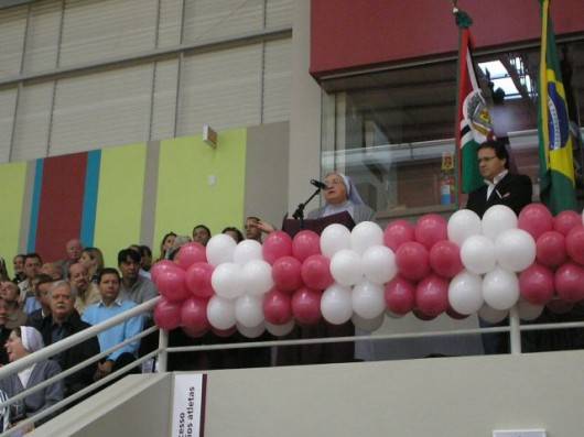 Carisma de Falcão inaugura Poliesportivo — foto 1