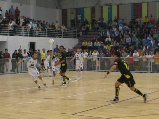 Carisma de Falcão inaugura Poliesportivo — foto 19