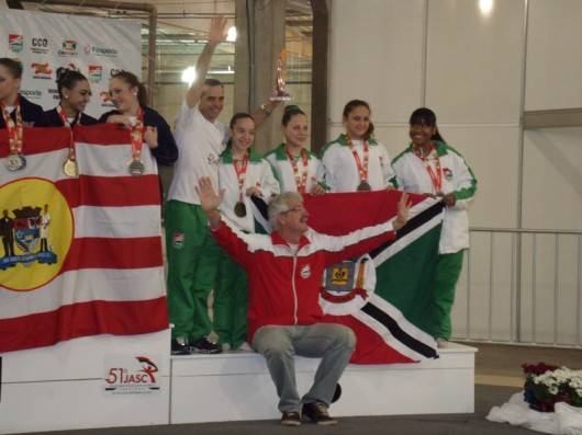 Ginástica de Criciúma com troféu e cinco medalhas — foto 12