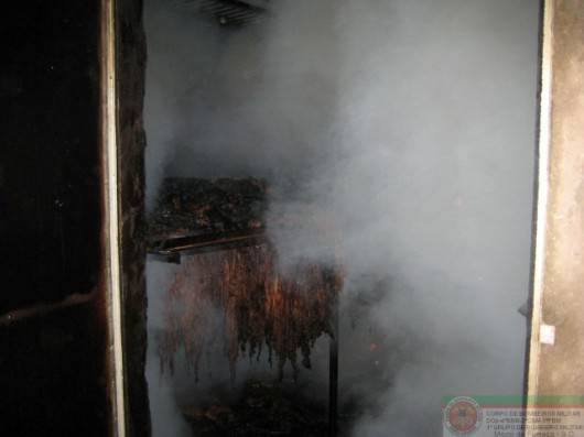 Estufa de fumo pega fogo em Morro da Fumaça — foto 8