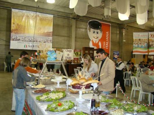Gastronomia domina a Festa das Etnias — foto 1