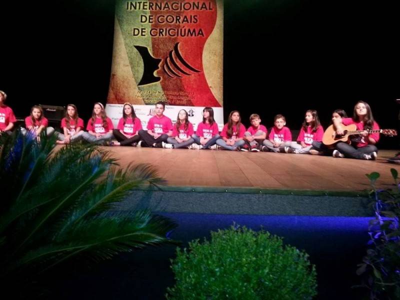Vozes infanto-juvenis encantam público no Teatro Elias Angeloni — foto 3